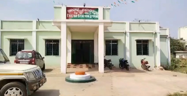 ଦେଶି  ମଦ ଚାଲାଣ ବେଳେ ଚଢାଉ, ୨ ଗିରଫ