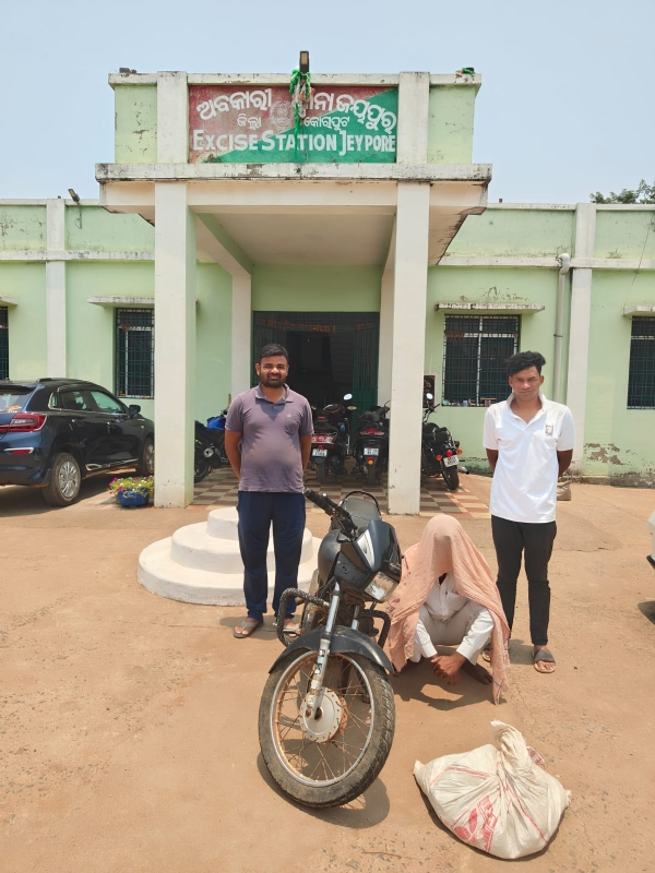 ଦେଶି  ି ମଦ ଚାଲାଣ ବେଳେ ଚଢାଉ