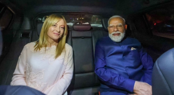 रोम में इटली की प्रधानमंत्री जॉर्जिया मेलोनी के साथ मुलाकात करते प्रधानमंत्री नरेन्द्र मोदी। रोम में इटली की प्रधानमंत्री जॉर्जिया मेलोनी के साथ मुलाकात करते प्रधानमंत्री नरेन्द्र मोदी।