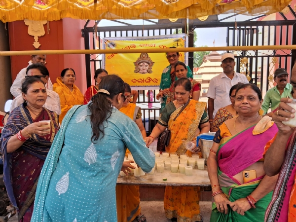 ବଲାଙ୍ଗିରରେ ପ୍ରଚଣ୍ଡ ଗ୍ରୀଷ୍ମ ପ୍ରବାହ ଜାରି : ପଥିକ ଙ୍କ ତୃଷା ମେଣ୍ଟା ଇଲା ଆଦ୍ୟ ଶକ୍ତି ନାରୀ ସଂଗଠନ ବଲାଙ୍ଗିରରେ ପ୍ରଚଣ୍ଡ ଗ୍ରୀଷ୍ମ ପ୍ରବାହ ଜାରି : ପଥିକ ଙ୍କ ତୃଷା ମେଣ୍ଟା ଇଲା ଆଦ୍ୟ ଶକ୍ତି ନାରୀ ସଂଗଠନ