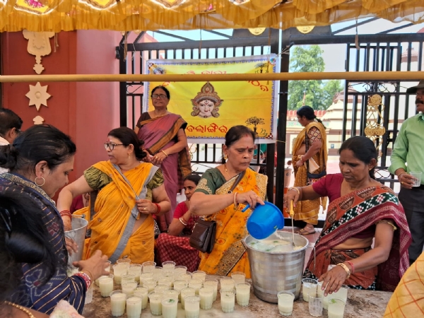 ବଲାଙ୍ଗିରରେ ପ୍ରଚଣ୍ଡ ଗ୍ରୀଷ୍ମ ପ୍ରବାହ ଜାରି : ପଥିକ ଙ୍କ ତୃଷା ମେଣ୍ଟା ଇଲା ଆଦ୍ୟ ଶକ୍ତି ନାରୀ ସଂଗଠନ ବଲାଙ୍ଗିରରେ ପ୍ରଚଣ୍ଡ ଗ୍ରୀଷ୍ମ ପ୍ରବାହ ଜାରି : ପଥିକ ଙ୍କ ତୃଷା ମେଣ୍ଟା ଇଲା ଆଦ୍ୟ ଶକ୍ତି ନାରୀ ସଂଗଠନ