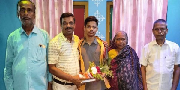 ଭଦ୍ରକ ଜିଲ୍ଲାର +୨ ବିଜ୍ଞାନ ଟପ୍ପର କମଳାକାନ୍ତଙ୍କୁ ସମ୍ବର୍ଦ୍ଧନା