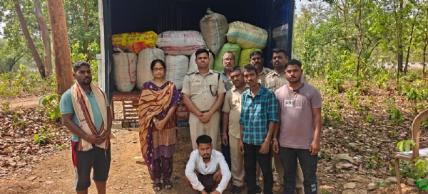 ସମ୍ବଲପୁର ପୋଲିସକୁ ମିଳିଲା ବଡ଼ ସଫଳତା : ୨୬୦ କେଜି ଗଞ୍ଜେଇ ସହ ରିଭଲଭର ଓ ୫ ରାଉଣ୍ଡ ଗୁଳି ଜବତ, ଜଣେ ଗିରଫ ସମ୍ବଲପୁର ପୋଲିସକୁ ମିଳିଲା ବଡ଼ ସଫଳତା : ୨୬୦ କେଜି ଗଞ୍ଜେଇ ସହ ରିଭଲଭର ଓ ୫ ରାଉଣ୍ଡ ଗୁଳି ଜବତ, ଜଣେ ଗିରଫ