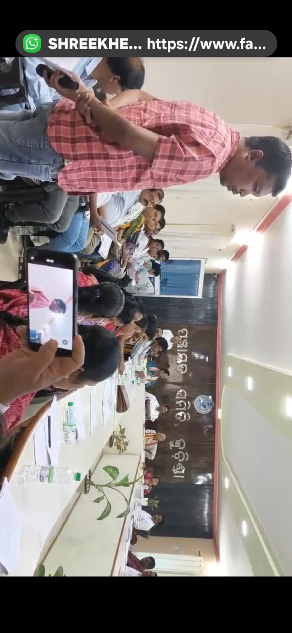 ଆଞ୍ଚଳିକ ସମସ୍ଯାର ଅଭିଯୋଗ ବେଳେ ଭିଡ଼ିଓ ଉତ୍ତୋଳନ ପାଇଁ ବିଡିଓଙ୍କ କଟକଣା ଆଞ୍ଚଳିକ ସମସ୍ଯାର ଅଭିଯୋଗ ବେଳେ ଭିଡ଼ିଓ ଉତ୍ତୋଳନ ପାଇଁ ବିଡିଓଙ୍କ କଟକଣା