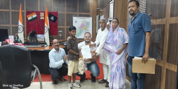 ମାଲକାନଗିରି ଜିଲ୍ଲାପାଳଙ୍କ କୋର୍ଟରେ ଆନ୍ତଃରାଜ୍ୟ ପୋଷ୍ୟ ସନ୍ତାନ ପ୍ରକ୍ରିୟା ଚୂଡ଼ାନ୍ତ : ଝାଡ଼ଖଣ୍ଡର ଦମ୍ପତିଙ୍କୁ ମିଳିଲା ଆଇନଗତ ଅଧିକାର