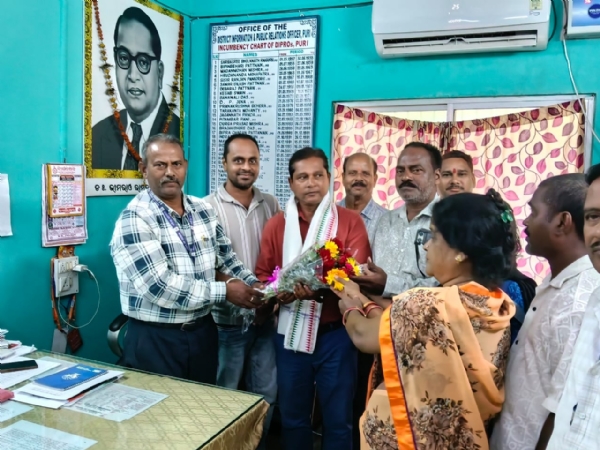 ସହକାରୀ ସୂଚନା ଅଧିକାରୀ ଙ୍କୁ ଅବସର ସମ୍ବର୍ଦ୍ଧନା