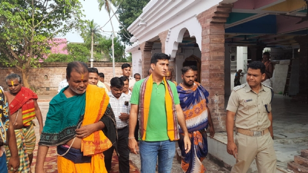 ଅଣସର ସମୟରେ ଶ୍ରୀଅଲାରନାଥ ମନ୍ଦିରରେ ଭକ୍ତମାନଙ୍କ ସୁରକ୍ଷା, ଦର୍ଶନ ଓ ଟ୍ରାଫିକ୍ ପରିଚାଳନା ସମ୍ପର୍କରେ ଏସ ପି. ଙ୍କ ସମୀକ୍ଷା ଅଣସର ସମୟରେ ଶ୍ରୀଅଲାରନାଥ ମନ୍ଦିରରେ ଭକ୍ତମାନଙ୍କ ସୁରକ୍ଷା, ଦର୍ଶନ ଓ ଟ୍ରାଫିକ୍ ପରିଚାଳନା ସମ୍ପର୍କରେ ଏସ ପି. ଙ୍କ ସମୀକ୍ଷା