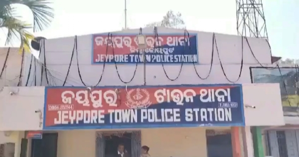 ପୈତୃକ ବାସଭବନରୁ ସୁନା ରୁପା ଗହଣା ସହ ମୂର୍ତ୍ତି ଚୋରି ଅଭିଯୋଗ