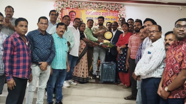 ପୂର୍ବତନ ଜିଲ୍ଲା ଶିକ୍ଷା ଅଧିକାରୀ ପ୍ରଦୀପ ନାଗଙ୍କୁ ବିଦାୟକାଳୀନ ସମ୍ବର୍ଦ୍ଧନା ପ୍ରଦାନ