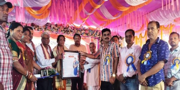 ତ୍ରିଶଳପୁର ସରକାରୀ ଉଚ୍ଚ ବିଦ୍ୟାଳୟରେ ପ୍ରଧାନ ଶିକ୍ଷୟିତ୍ରୀ ଶ୍ରୀମତୀ ଝୁରନବାଳା ଖୁଂଟିଆଙ୍କୁ ଭାବବିହ୍ୱଳ ବିଦାୟ ସମ୍ବର୍ଦ୍ଧନା