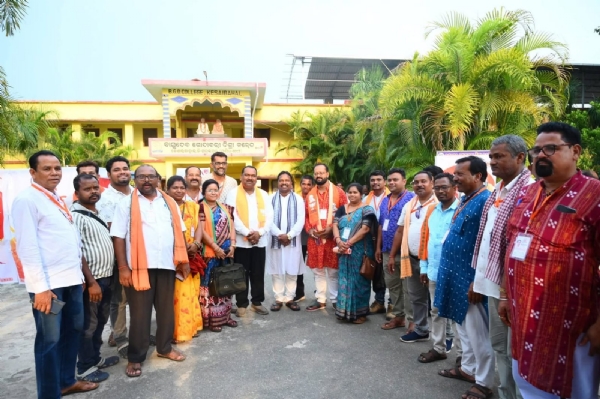 ରାଜନୈତିକ କାର୍ଯ୍ୟକ୍ରମରେ ସରକାରୀ ଶିକ୍ଷକଙ୍କ ଉପସ୍ଥିତିକୁ ନେଇ ନିୟମ ଉଲ୍ଲଂଘନ ଆରୋପ
