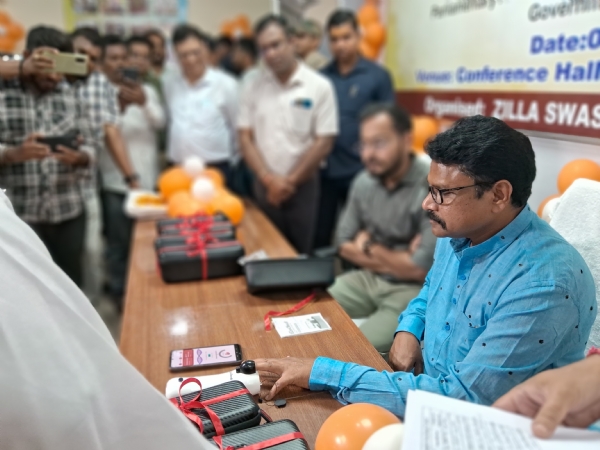 ଏଆଇ କିଟରେ ହିମୋଗ୍ଲୋବିନ୍ ଟେଷ୍ଟ କରାଇଲେ ସ୍ୱାସ୍ଥ୍ୟମନ୍ତ୍ରୀ