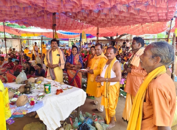 ଗୁର୍ଜୁଙ୍ଗ ଠାରେ ନବ କୁଣ୍ଡିୟ ଗାୟତ୍ରୀ ମହା ଯଜ୍ଞ ଏବଂ ସଂସ୍କାର ମହୋତ୍ସ ଅନୁଷ୍ଠିତ.