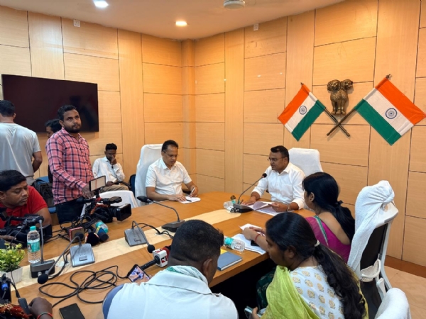ସ୍ୱତନ୍ତ୍ର ସଘନ ସଂଶୋଧନ ୨୦୨୬ ସମ୍ପର୍କରେ ଗଣମାଧ୍ୟମକୁ ସୂଚନା ଦେଲେ ଜିଲ୍ଲାପାଳ ସ୍ୱତନ୍ତ୍ର ସଘନ ସଂଶୋଧନ ୨୦୨୬ ସମ୍ପର୍କରେ ଗଣମାଧ୍ୟମକୁ ସୂଚନା ଦେଲେ ଜିଲ୍ଲାପାଳ