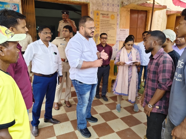 ବଣ୍ଡାଘାଟି ମୁଦୁଲିପଡ଼ାରେ ଜିଲ୍ଲା ସ୍ତରୀୟ ଅଭିଯୋଗ ଶୁଣାଣି ଶିବିର: ୩୨ଟି ସମସ୍ୟାର ସମାଧାନ ପାଇଁ