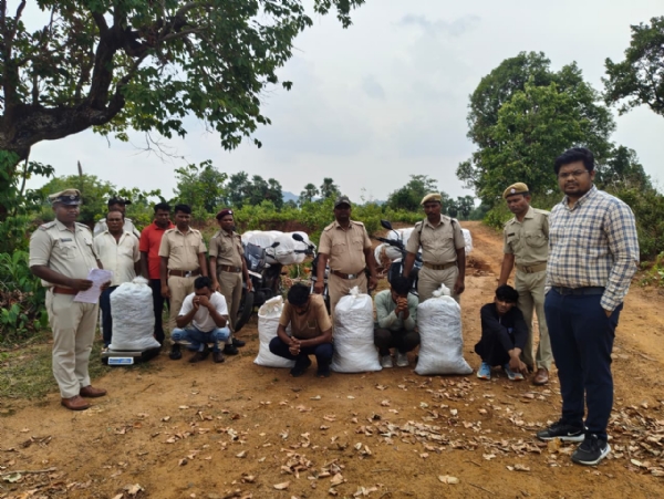 କମ୍ବଳ ଭିତରେ ଗଞ୍ଜେଇ ବେପାର , ୧୦୦ କେଜି ଗଞ୍ଜେଇ ଜବତ, ୪ ଗିରଫ