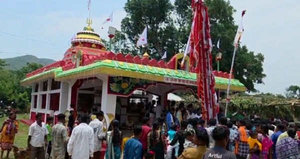 ଦୁର୍ଗମ ଅଞ୍ଚଳରେ ଆଦିବାସୀଙ୍କ ଅଟୁଟ ବିଶ୍ୱାସ : ବର୍ଷା ପାଇଁ ବିରିପାଣି ଯାତ୍ରା ଦୁର୍ଗମ ଅଞ୍ଚଳରେ ଆଦିବାସୀଙ୍କ ଅଟୁଟ ବିଶ୍ୱାସ : ବର୍ଷା ପାଇଁ ବିରିପାଣି ଯାତ୍ରା