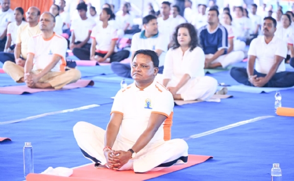 କଳିଙ୍ଗ ଷ୍ଟାଡିୟମରେ ଅନ୍ତର୍ଜାତୀୟ ଯୋଗ ଦିବସ ଅବସରରେ ମୁଖ୍ୟମନ୍ତ୍ରୀଙ୍କ ଯୋଗାଭ୍ୟାସ କଳିଙ୍ଗ ଷ୍ଟାଡିୟମରେ ଅନ୍ତର୍ଜାତୀୟ ଯୋଗ ଦିବସ ଅବସରରେ ମୁଖ୍ୟମନ୍ତ୍ରୀଙ୍କ ଯୋଗାଭ୍ୟାସ