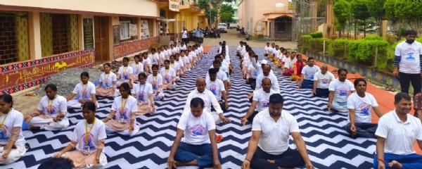 BLOCK LEVEL YOGA DIVAS