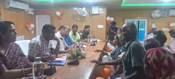 ପଟ୍ଟାମୁଣ୍ଡାଇରେ ଜିଲ୍ଲାପାଳ ଏବଂ ଆରକ୍ଷୀ ଅଧିକ୍ଷକଙ୍କ ଯୁଗ୍ମ ଅଭିଯୋଗ ଶୁଣାଣି ଶିବିର : ପଟ୍ଟାମୁଣ୍ଡାଇରେ ଜିଲ୍ଲାପାଳ ଏବଂ ଆରକ୍ଷୀ ଅଧିକ୍ଷକଙ୍କ ଯୁଗ୍ମ ଅଭିଯୋଗ ଶୁଣାଣି ଶିବିର :