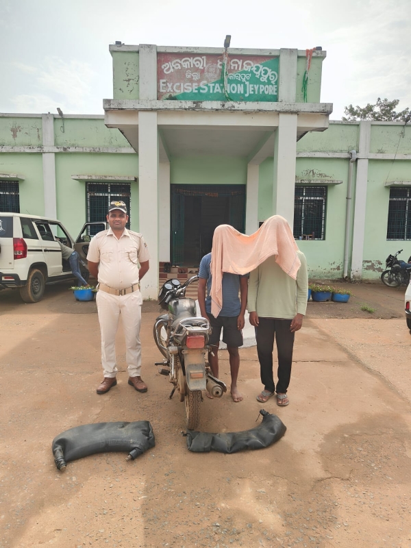 ଦେଶି ମଦ ଚାଲାଣ ବେଳେ ଚଢାଉ, ଜଣେ ଗିରଫ ଦେଶି ମଦ ଚାଲାଣ ବେଳେ ଚଢାଉ, ଜଣେ ଗିରଫ