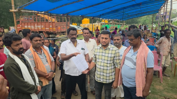 ପରସ୍ପର ମଧ୍ୟରେ କାଦୁଅ ଫିଙ୍ଗା ରାଜନୀତି ଓ ଅନ୍ତର୍ଦ୍ବଦ୍ଵ କୁ ନେଇ ସାଧାରଣ ପରସ୍ପର ମଧ୍ୟରେ କାଦୁଅ ଫିଙ୍ଗା ରାଜନୀତି ଓ ଅନ୍ତର୍ଦ୍ବଦ୍ଵ କୁ ନେଇ ସାଧାରଣ