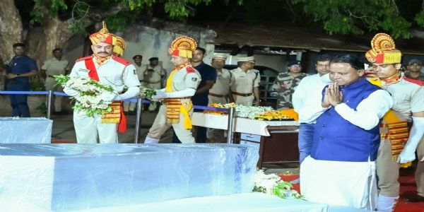 ଆମୋନିଆ ଗ୍ୟାସ୍ ଲିକ୍ ଦୁର୍ଘଟଣା: ମୃତ ଓଡ଼ିଆ ଶ୍ରମିକମାନଙ୍କୁ ଶ୍ରଦ୍ଧାଂଜଳି ଜଣାଇଲେ ମୁଖ୍ୟମନ୍ତ୍ରୀ
