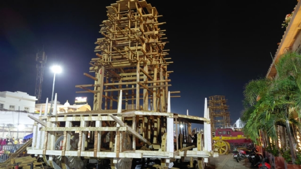 ତିନିରଥର ପ୍ରଭା ଫ୍ରେମରେ ଖିଲଣ କଟିଙ୍ଗ ଶେଷ