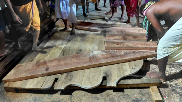ତିନିରଥର ପ୍ରଭା ଫ୍ରେମରେ ଖିଲଣ କଟିଙ୍ଗ ଶେଷ