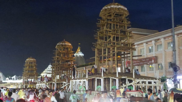 ୧୨ ଫୁଟିଆ ଚୁନାଟ ପଟା ବାଡ଼ିଆ ଶେଷ ପ୍ରଭାରେ ରୂପ ଖୋଦେଇ ଜାରୀ