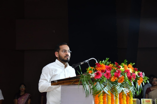 ଭୀମଭୋଇ ମେଡିକାଲ କଲେଜ ଓ ହସ୍ପିଟାଲର ପ୍ରେକ୍ଷାଳୟରେ  ଜିଲ୍ଲାସ୍ତରୀୟ ମେଧାବୀ  ମେଟ୍ରିକ ଛାତ୍ର ସମ୍ବର୍ଦ୍ଧିତ