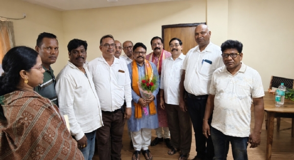 ଚୁଡାପାଲି ଗୋଷ୍ଠି ସ୍ୱାସ୍ଥ୍ୟ କେନ୍ଦ୍ର ର ନୂତନ କୋଠା ନିର୍ମାଣ ନିମନ୍ତେ ସ୍ୱାସ୍ଥ୍ୟ ମନ୍ତ୍ରୀ ଙ୍କ ସହ ଆଲୋଚନା