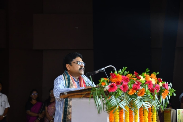 ଭୀମଭୋଇ ମେଡିକାଲ କଲେଜ ଓ ହସ୍ପିଟାଲର ପ୍ରେକ୍ଷାଳୟରେ  ଜିଲ୍ଲାସ୍ତରୀୟ ମେଧାବୀ  ମେଟ୍ରିକ ଛାତ୍ର ସମ୍ବର୍ଦ୍ଧିତ