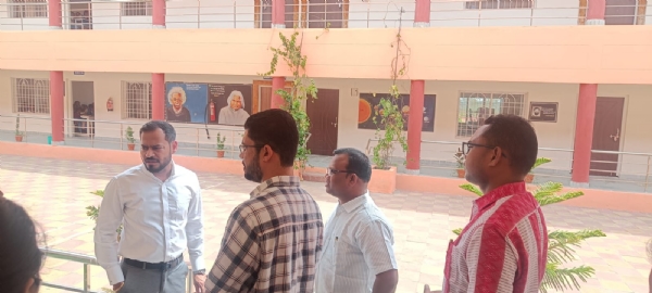 ବଲାଙ୍ଗିର ଜିଲ୍ଲାପାଳ ଙ୍କ ଗୁଡଭେଲା ଠାରେ  ଯୁଗ୍ମ ଅଭିଯୋଗ ଶୁଣାଣି  ଶିବିରବିଭିନ୍ନ ପ୍ରକଳ୍ପ କାର୍ଯ୍ୟ ଗୁଡିକର ନିରୀକ୍ଷଣ