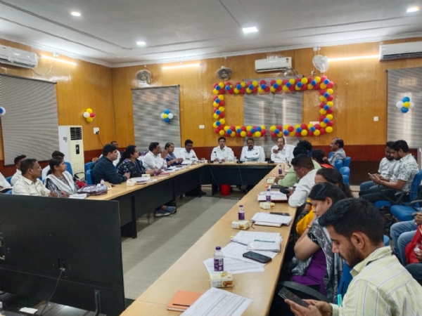ଯୁଗ୍ମ କ୍ଷେତ୍ର ପରିଦର୍ଶନ ସହିତ ହାଇ -ଟେକ୍ ସର୍ଭେ ଅନ୍ତର୍ଗତ ଜମି ରେକର୍ଡ/ ଅଭିଲେଖ ପରିଚାଳନା କାର୍ଯ୍ୟର ଅଗ୍ରଗତିର ଜିଲ୍ଲା ସ୍ତରୀୟ ପର୍ଯ୍ୟାଲୋଚନା ବା ସମୀକ୍ଷା ବୈଠକ ଅନୁଷ୍ଠିତ। ଯୁଗ୍ମ କ୍ଷେତ୍ର ପରିଦର୍ଶନ ସହିତ ହାଇ -ଟେକ୍ ସର୍ଭେ ଅନ୍ତର୍ଗତ ଜମି ରେକର୍ଡ/ ଅଭିଲେଖ ପରିଚାଳନା କାର୍ଯ୍ୟର ଅଗ୍ରଗତିର ଜିଲ୍ଲା ସ୍ତରୀୟ ପର୍ଯ୍ୟାଲୋଚନା ବା ସମୀକ୍ଷା ବୈଠକ ଅନୁଷ୍ଠିତ।