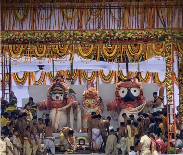 ସ୍ନାନବେଦୀ ରେ ଗଜାନନ ବେଶ ରେ ଦର୍ଶନ ଦେବେ ଶ୍ରୀବିଗ୍ରହ ଆଜି ସକାଳ ୫.୧୫ରେ ପହଣ୍ଡି ଆରମ୍ଭ ହୋଇଛି