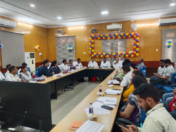 ଯୁଗ୍ମ କ୍ଷେତ୍ର ପରିଦର୍ଶନ ସହିତ ହାଇ -ଟେକ୍ ସର୍ଭେ ଅନ୍ତର୍ଗତ ଜମି ରେକର୍ଡ/ ଅଭିଲେଖ ପରିଚାଳନା କାର୍ଯ୍ୟର ଅଗ୍ରଗତିର ଜିଲ୍ଲା ସ୍ତରୀୟ ପର୍ଯ୍ୟାଲୋଚନା ବା ସମୀକ୍ଷା ବୈଠକ ଅନୁଷ୍ଠିତ। ଯୁଗ୍ମ କ୍ଷେତ୍ର ପରିଦର୍ଶନ ସହିତ ହାଇ -ଟେକ୍ ସର୍ଭେ ଅନ୍ତର୍ଗତ ଜମି ରେକର୍ଡ/ ଅଭିଲେଖ ପରିଚାଳନା କାର୍ଯ୍ୟର ଅଗ୍ରଗତିର ଜିଲ୍ଲା ସ୍ତରୀୟ ପର୍ଯ୍ୟାଲୋଚନା ବା ସମୀକ୍ଷା ବୈଠକ ଅନୁଷ୍ଠିତ।