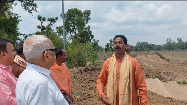 ଟେପରେନ ଧବଳେଶ୍ୱର କଁଟା ମାଟିକାମରେ ଦୁର୍ନିତି ନରସିଂହଙ୍କୁ ଅଭିଯୋଗ କଲେ ସ୍ଥାନୀୟ ବିଜେପି ନେତା ସ୍ୱଚ୍ଛତା ସହ କାମ ନ କଲେ ଗ୍ରାମବାସୀ କରିବେ ଆନ୍ଦୋଳନ