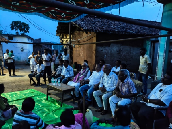 ଦେଓଗାଁ ର କୁଗ୍ରିମହୁଲରେ ଅଭିଯୋଗ ଶୁଣିଲେ ନରସିଂହ ପାଣି, ବିଜୁଳି ଯୋଗାଣ ଓ ଶିକ୍ଷକ ଅଭାବକୁ ନେଇ ଲୋକଙ୍କ ଭିତରେ ଅସନ୍ତୋଷ ଅଭାବି ବର୍ଷା ଓ ମରୁଡି ମୁକାବିଲା ପାଇଁ ଶିଘ୍ର ପଦକ୍ଷେପ ନେଉ ପ୍ରଶାସନ-ନରସିଂହ ଦେଓଗାଁ ର କୁଗ୍ରିମହୁଲରେ ଅଭିଯୋଗ ଶୁଣିଲେ ନରସିଂହ ପାଣି, ବିଜୁଳି ଯୋଗାଣ ଓ ଶିକ୍ଷକ ଅଭାବକୁ ନେଇ ଲୋକଙ୍କ ଭିତରେ ଅସନ୍ତୋଷ ଅଭାବି ବର୍ଷା ଓ ମରୁଡି ମୁକାବିଲା ପାଇଁ ଶିଘ୍ର ପଦକ୍ଷେପ ନେଉ ପ୍ରଶାସନ-ନରସିଂହ