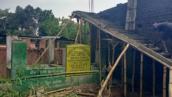ଅଳିଆ କୁଣ୍ଡ କାନ୍ଥରେ ସୂଚନା ଫଳକ