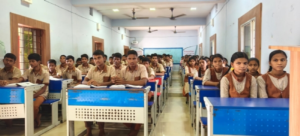 ମାଲକାନଗିରି ଜିଲ୍ଲାପାଳଙ୍କ ଦ୍ୱାରା ଗ୍ରୀଷ୍ମ ଶିକ୍ଷା ଶିବିର ପରିଦର୍ଶନ, ଦଶମ ପିଲାଙ୍କୁ ଦେଲେ ସଫଳତାର ମନ୍ତ୍ର