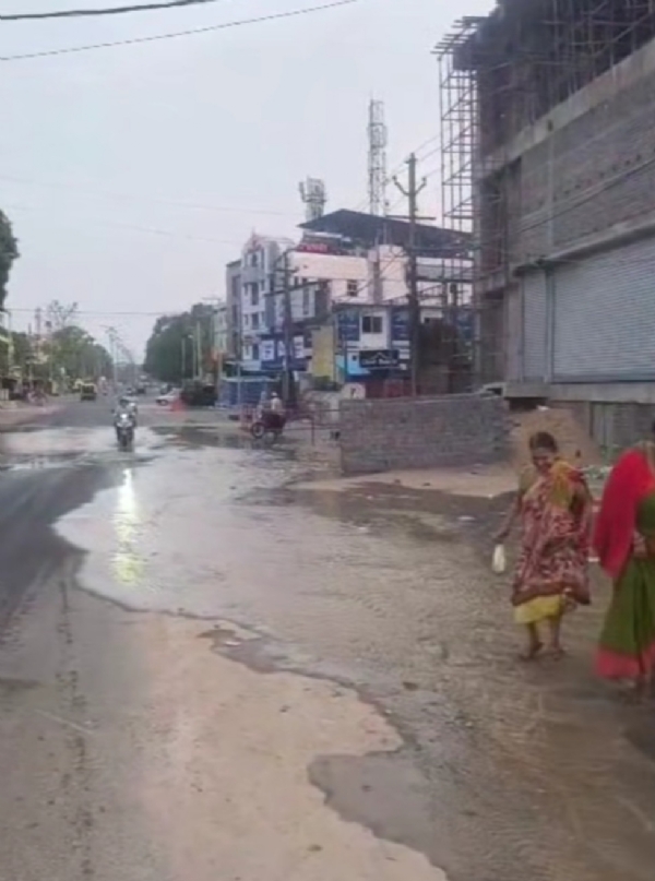 ଲୋକଙ୍କୁ ମିଳୁନି, ହେଲେ ରାଜରାସ୍ତାରେ ଢେଉ ଭାଙ୍ଗୁଛି ପାନୀୟ ଜଳ