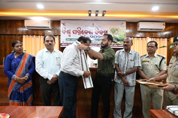 ପଂଚାୟତ ଉଚ୍ଚ ବିଦ୍ୟାଳୟ, ବନ୍ଧପଡ଼ାକୁ ପ୍ରକୃତି ମିତ୍ର ଓ ଆନନ୍ଦ ବଡ଼ପଣ୍ଡାଙ୍କୁ ପ୍ରକୃତିବନ୍ଧୁ ପୁରସ୍କାର