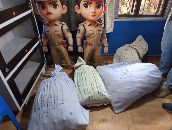 ବଲାଙ୍ଗିର ଟାଉନ ଥାନା କୁ ବଡ ସଫଳତା, ଗାଡି ସହିତ 880 ବୋତଲ କଫ ଶିରଫ ଯବତ 5 ଜଣ ଗିରଫ ବଲାଙ୍ଗିର ଟାଉନ ଥାନା କୁ ବଡ ସଫଳତା, ଗାଡି ସହିତ 880 ବୋତଲ କଫ ଶିରଫ ଯବତ 5 ଜଣ ଗିରଫ