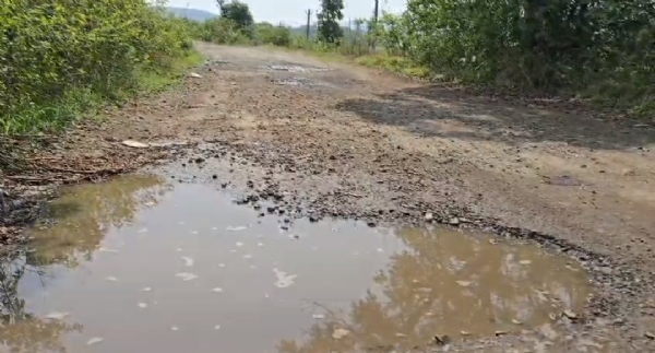 ଦରପନ୍ତରୀୟା ରାସ୍ତା ବଢ଼ାଉଛି ଦୁର୍ଗମବାସୀଙ୍କ ଦୁର୍ଦଶା ଦରପନ୍ତରୀୟା ରାସ୍ତା ବଢ଼ାଉଛି ଦୁର୍ଗମବାସୀଙ୍କ ଦୁର୍ଦଶା
