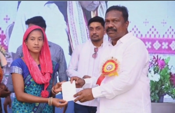 ସମ୍ବଲପୁର ଜିଲ୍ଲାରେ  ଦ୍ୱିତୀୟ ପର୍ଯ୍ୟାୟରେ ୭ଟି ‘ଗୋଦାବରୀଶ ମିଶ୍ର ଆଦର୍ଶ ପ୍ରାଥମିକ ବିଦ୍ୟାଳୟ’ର ଶିଳାନ୍ୟାସ କଲେ  ମୁଖ୍ୟମନ୍ତ୍ରୀ