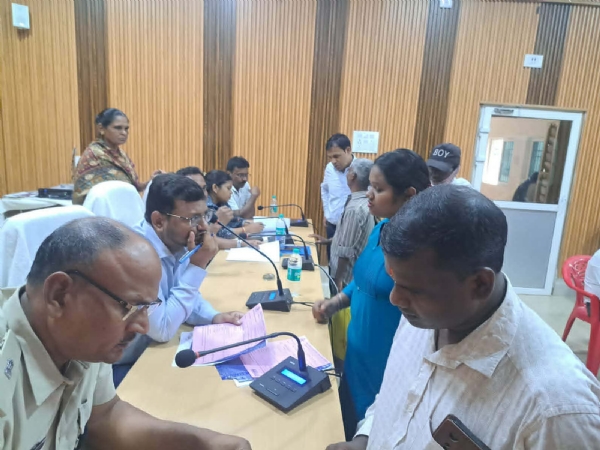 ରାଇରଙ୍ଗପୁର ଠାରେ ଉପଖଣ୍ଡ ସ୍ତରୀୟ ଯୁଗ୍ମ ଜନ ଅଭିଯୋଗ ଶୁଣାଣି ଶିବିର : ୧୦୫ଟି ଅଭିଯୋଗର ହେଲା ଶୁଣାଣୀ, ୬ଟି ଅଭିଯୋଗର ହେଲା ତତ୍କାଳ ସମାଧାନ