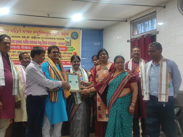 ମାଟିର ବାସ୍ନା ସାହିତ୍ୟ ସଂସଦର ସାମ୍ବତ୍ସରିକ ଉତ୍ସବରେ ରାଜଶ୍ରୀ ଅନୁଷ୍ଠାନକୁ ଭବ୍ୟ ସମ୍ବର୍ଦ୍ଧନା-୨
