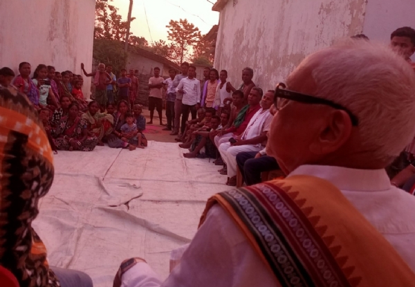 ଉଡାର ର ଲୁହୁରେନପାଲି ଗାଁ ରେ ସମସ୍ୟା ଶୁଣିଲେ ନରସିଂହ ପାଣି,ବିଜୁଳି ସମସ୍ୟା ଉତ୍କଟ, ତିନି ମାସ ହେଲା ଭତ୍ତା ପାଇନାହାନ୍ତି ହିତାଧିକାରୀ ବାର୍ଦ୍ଧକ୍ୟ ଭତ୍ତା ପାଇଁ ଅପେକ୍ଷାରେ ଅନେକ ବୃଦ୍ଧ ଓ ବୃଦ୍ଧା