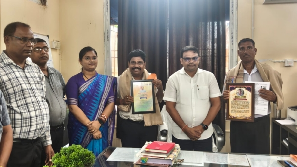 ଜିଲ୍ଲା ଶିକ୍ଷା କାର୍ଯ୍ୟାଳୟର ଅବସର ଦିନ ଫାଇନାଲ ପେନସନ ପେପର୍ ପ୍ରଦାନ